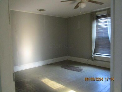 18813 Beige Bedroom 1