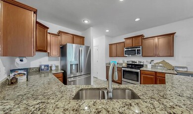 10012 Newminster Loop, Ruskin, FL 33573 - photo 7