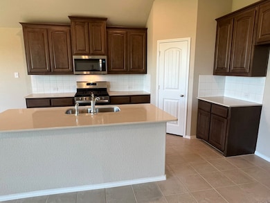 913 Beverly Dr, Cleburne, TX 76033 - photo 7