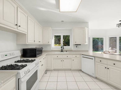 9S211 Graceland St, Downers Grove, IL 60516 - photo 5