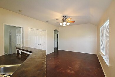 111 Sunburst Ct, Weatherford, TX 76087 - photo 2