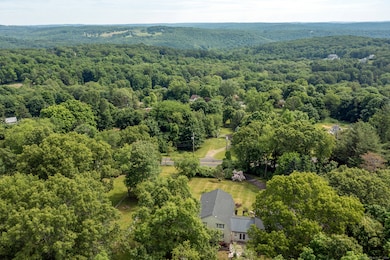 Location easy access to conveniences, scenic walka
