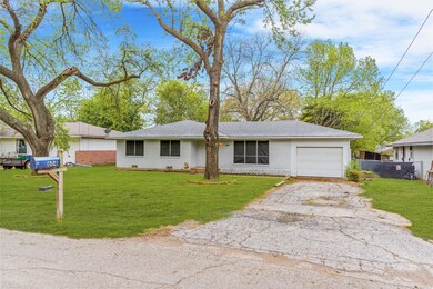 604 S Magnolia St, Pottsboro, TX 75076 - photo 2