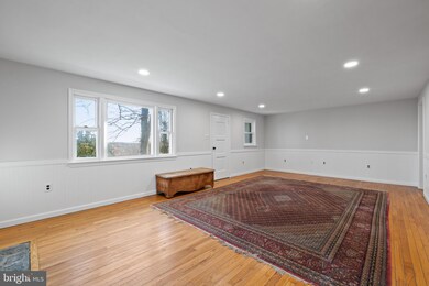 561 Marshall Rd, Glenmoore, PA 19343 - photo 3