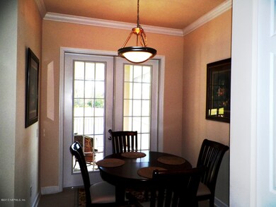 Kitchen eating area_2