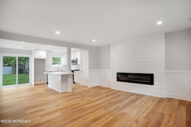 820 Maple St Lakehurst NJ-large-008-028-