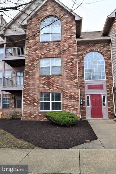 9716 Lake Pointe Ct unit 301, Upper Marlboro, MD 20774 - photo 2