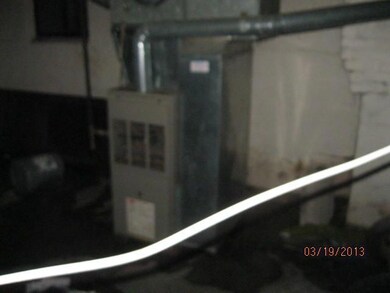 2712 Eakin Rd, Columbus, OH 43204 - photo 3