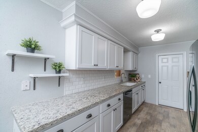 4307 Lucian Ln, Friendswood, TX 77546 - photo 4