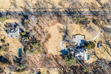 147 Dosoris Ln, Glen Cove, NY 11542 - photo 2