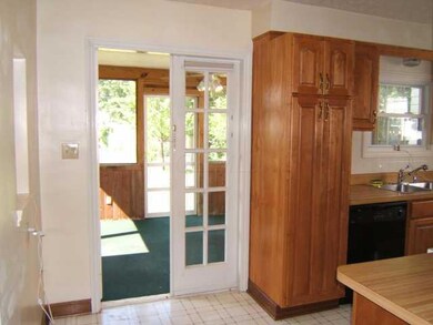 258 - Kitchen to Eating to Scr Porch o w
