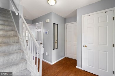 18846 Beaten Path Ct, Triangle, VA 22172 - photo 4