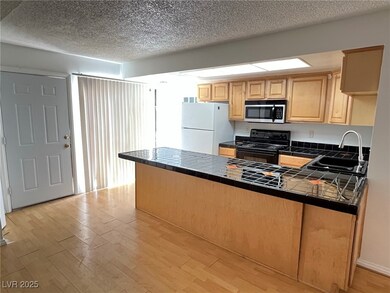 913 Willow Tree Dr unit B, Las Vegas, NV 89128 - photo 4
