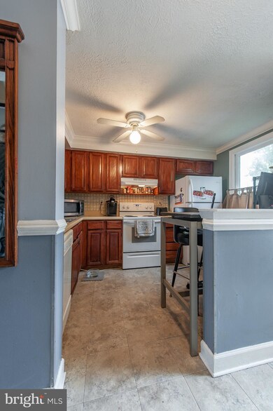 12601 Misty Meadow Place, Germantown, MD 20874 - photo 3