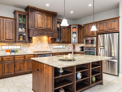 Kitchen with a sink, open shelves, tasteful backs