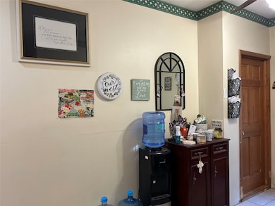 EAT IN DINING ROOM