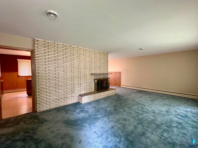 511 W Crawford St, Luverne, MN 56156 - photo 2