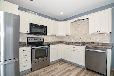 1982 Golden Eagle Dr, Dubuque, IA 52001 - photo 5