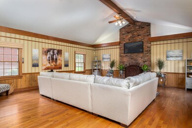 Vaulted Ceilings and Gas Fireplace