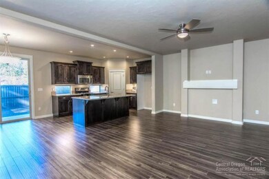 60371 SE Hedgewood Ln, Bend, OR 97702 - photo 4