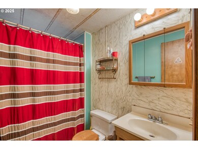 13409 SE Mcloughlin Blvd unit 30, Milwaukie, OR 97222 - photo 4