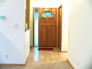 1496 Diamond St, Springfield, OR 97477 - photo 3