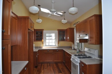 203 W Catharine St, Milford, PA 18337 - photo 4