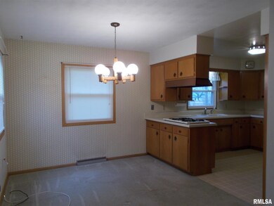 1732 Elmwood Ln, Bettendorf, IA 52722 - photo 5