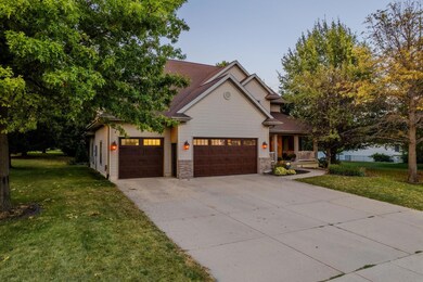 2921 Wellington Dr, Cedar Falls, IA 50613 - photo 2