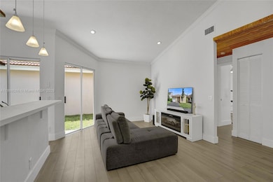 1405 Seagrape Cir, Weston, FL 33326 - photo 4