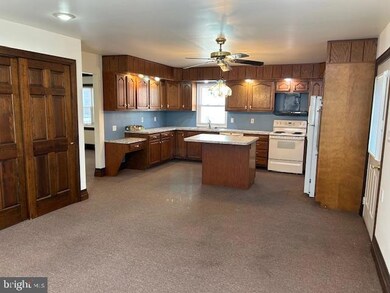 17 S 4th St unit 3, Hamburg, PA 19526 - photo 2