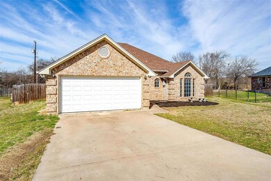 1540 Oak Tree Cir, Weatherford, TX 76086 - photo 3