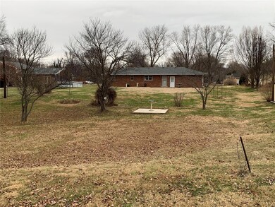 303 Bauer Ln, Maryville, IL 62062 - photo 3