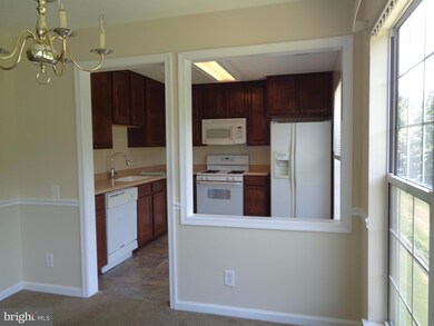 9264 Cardinal Forest Ln unit 302, Lorton, VA 22079 - photo 6