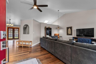 2427 SW 33rd St, Redmond, OR 97756 - photo 3