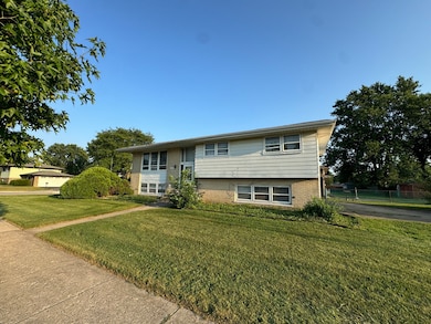 10300 S Kathy Ct, Palos Hills, IL 60465 - photo 2