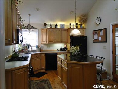 Kitchen BRIGHT AND AIRY KITCHEN WITH BEAUTIFUL MAP