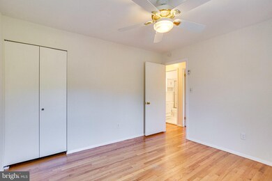 18970 Abbotsford Cir, Germantown, MD 20876 - photo 5