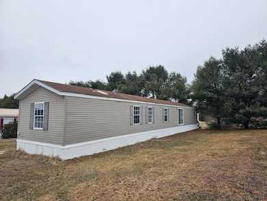 5 Dunlop Ave, Mechanic Falls, ME 04256 - photo 3