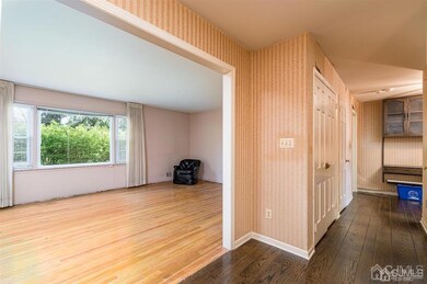 9 Stirling Ct, Metuchen, NJ 08840 - photo 5