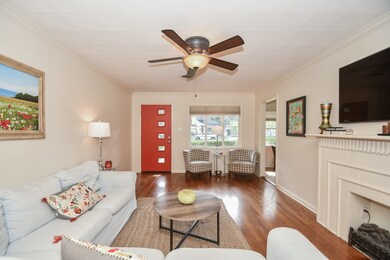 1070 Gardenia Dr, Houston, TX 77018 - photo 4