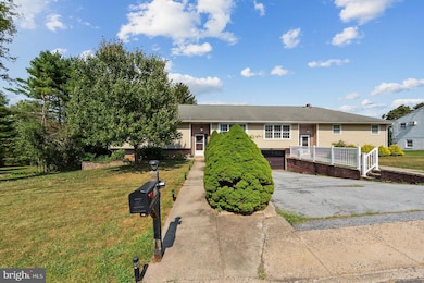 9 Queen St, Douglassville, PA 19518 - photo 2