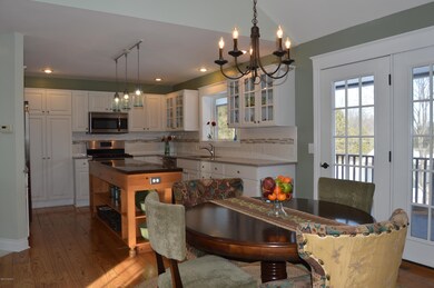 Kitchen & Dining