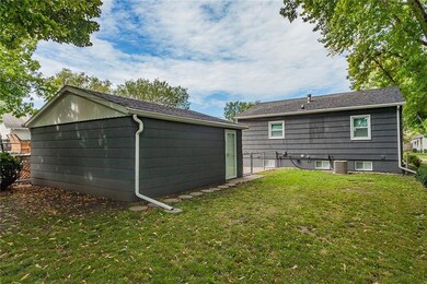 811 E 21st Ct, Des Moines, IA 50317 - photo 6