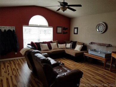 8904 S 257th East Place, Broken Arrow, OK 74014 - photo 2