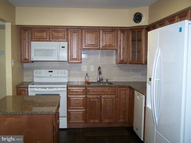 548 Newbury Ct, Sellersville, PA 18960 - photo 2