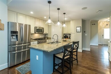 Stainless appliances,granite counters ,walk in pan