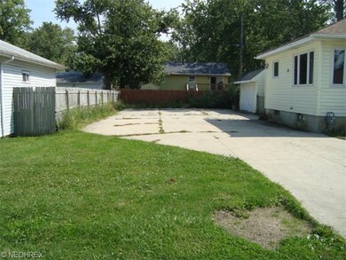 705 Kenilworth Ave, Sheffield Lake, OH 44054 - photo 6