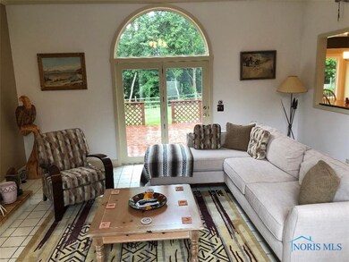 SLIDERS ON BOTH SIDES OF LIVING ROOM. GREAT FOR TH