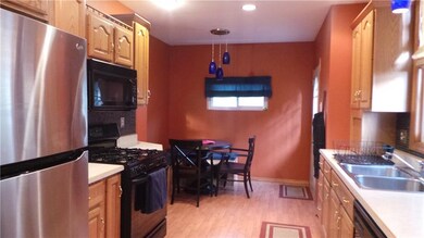 Lots of room to entertain and cook up meals for fa